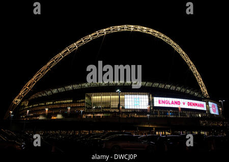 Londres, Royaume-Uni. Le 05 Mar, 2014. Une vue générale du stade avant le match amical entre l'Angleterre et le Danemark fixture du stade de Wembley. © Plus Sport Action/Alamy Live News Banque D'Images