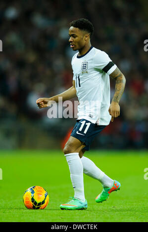 Londres, Royaume-Uni. Le 05 Mar, 2014. Raheem Sterling d'Angleterre (Liverpool) en action au cours de la fixture amical entre l'Angleterre et le Danemark du stade de Wembley. Credit : Action Plus Sport/Alamy Live News Banque D'Images