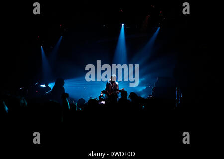 Thessalonique, Grèce . Le 05 Mar, 2014. Le groupe de rock américain originaire de San Francisco, Californie, Black Rebel Motorcycle Club effectue à Thessalonique, Grèce le 5 mars 2014. Credit : Konstantinos Tsakalidis/Alamy Live News Banque D'Images