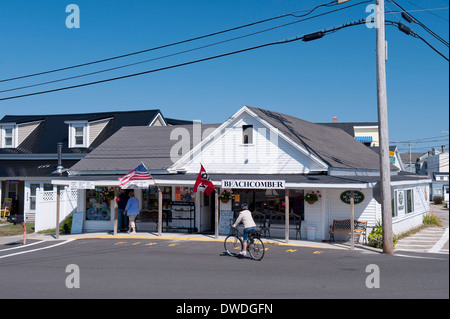 Un petit magasin vendant des fournitures de plage de Wells Beach, Maine, USA. Banque D'Images