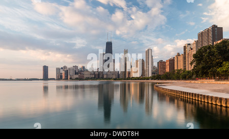 Chicago, Illinois, États-Unis d'Amérique, sur les toits de la ville et le lac Michigan Banque D'Images
