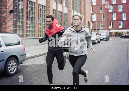 Sporty woman on street Banque D'Images