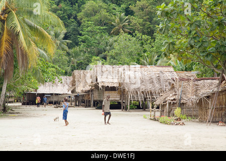 L'habitat traditionnel sur l'île de Santa Ana, Îles Salomon, Pacifique Sud Banque D'Images