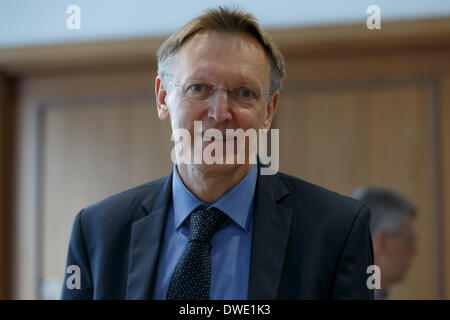 Berlin, Allemagne. Mars 06th, 2014. Lors d'une réunion dans le cadre de sa visite à Berlin, le Commissaire européen à l'Environnement Janez Potocnik, Ministre fédéral allemand de Barbara Hendricks a parlé entre autres choses, la mise en œuvre de la récente adoption du 7ème programme d'action pour l'environnement, qui forme le cadre de la politique climatique et environnementale européenne jusqu'en 2020. Après la réunion qu'ils donnent une conférence de presse commune à la représentation de la Commission européenne à Berlin. / Photo : Janez Potocnik, commissaire de l'environnement de l'UE. Banque D'Images