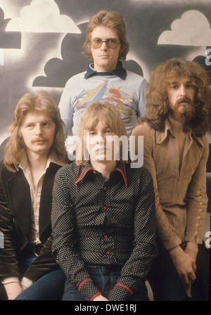 BARCLAY JAMES HARVEST groupe de rock anglais à propos de 1976 de gauche à droite : avec John Lees centre assis et les Holroyd droit Banque D'Images