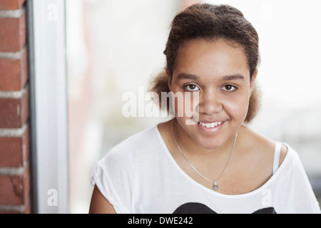 Portrait of happy female high school student Banque D'Images