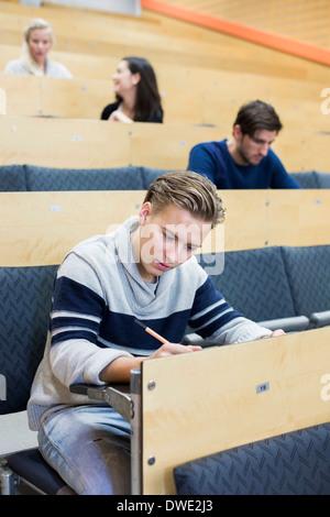 Male student studying in classroom Banque D'Images