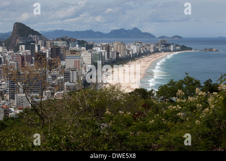 Voir les plages d'Ipanema et Leblon de la Parque, Dois Irmãos Rio de Janeiro, Banque D'Images