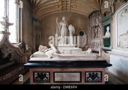 Tomb à l'intérieur de l'église Saint Pierre et Saint Paul à Belton House, Grantham Lincolnshire UK Banque D'Images