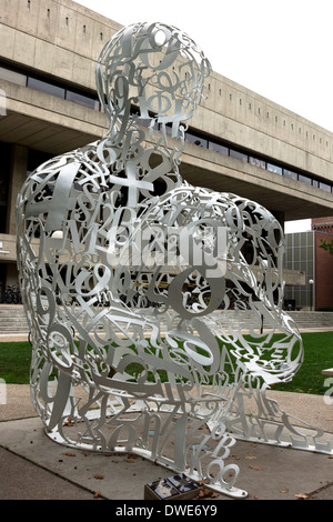 L'Alchimiste, une sculpture représentant Homme pensant, au Boston's MIT Banque D'Images