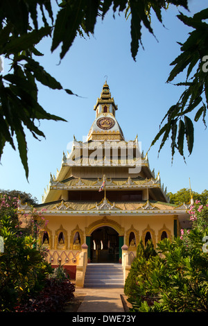 Une pagode bouddhiste dans le canton de Mingun sur une petite île dans le fleuve Irrawaddy près de Mandalay, Myanmar en Rhône-Alpes Rhône Banque D'Images