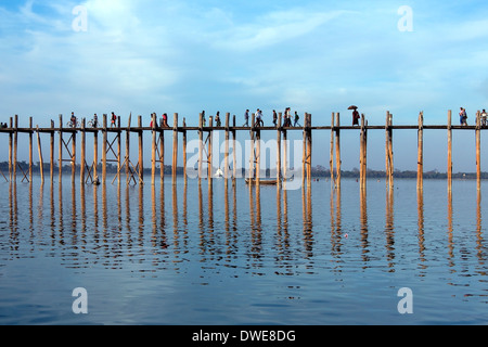 U Bein Bridge à Amarapura près de Mandalay au Myanmar (Birmanie) Banque D'Images