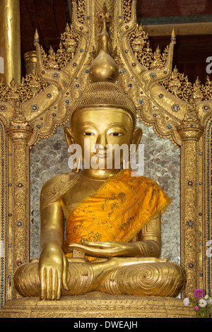 Nga Phe Kyaung monastère à Lac Inle au Myanmar (Birmanie) Banque D'Images