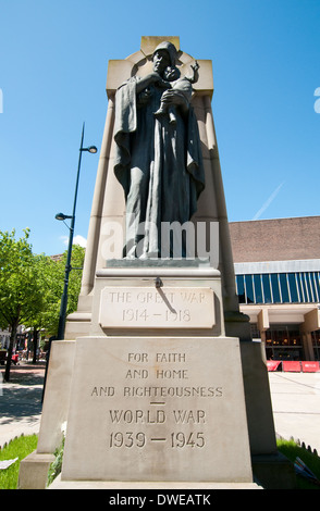 World War Memorial statue sur la Place du marché, le centre-ville de Derby Derbyshire, Angleterre, Royaume-Uni Banque D'Images