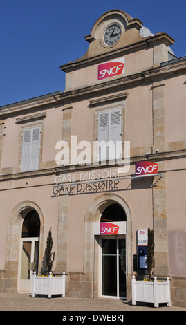 Façade de la gare ferroviaire d'Issoire Puy-de-Dôme Auvergne Massif-Central France Banque D'Images