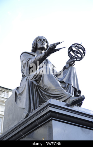 Nicolas Copernic (1473-1543). Mathématicien et astronome polonais. Statue par Bertel Thorvaldsen (1770-1844), 1830. Varsovie. Banque D'Images