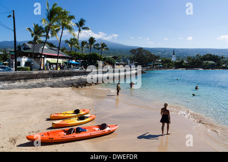 Kailua beach et front de mer. Kailua-Kona, Big Island, Hawaii, USA. Banque D'Images