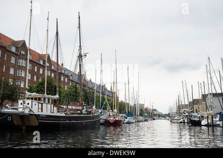 Les bateaux de plaisance amarrés dans le canal, Copenhague Banque D'Images