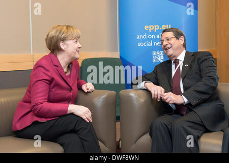 Document - un document du gouvernement en date du 07 mars 2014 La photo montre la Chancelière allemande, Angela Merkel, réunion avec le président chypriote Nikos Anastasiadis lors du congrès du parti à Dublin, Irlande. Le XXII Congrès du Parti Populaire Européen (PPE) a lieu à Dublin les 06 et 07 mars 2014. Photo : GUIDO BERGMANN/dpa //document/de crédit obligatoire pour un usage éditorial uniquement/PAS DE VENTES Banque D'Images