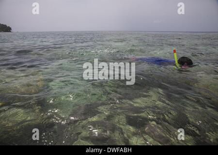 23 février 2014 - LES ÎLES ANAMBAS, INDONÉSIE - Mars 07, 2014 : une vue sur les îles Anambas en Indonésie. Les îles Anambas sont situés entre Singapour et les îles Natuna en mer de Chine du Sud, a été Anambas choisissez l'un des cinq meilleurs de l'Asie paradis tropical. (Crédit Image : © Sijori Images/ZUMAPRESS.com) Banque D'Images