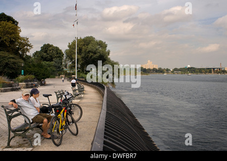 Carl Schurz Park. East End Avenue, entre les 83e et 90e Rue. Ce parc fait ​​In 1891, et géré par un voisinage associat Banque D'Images