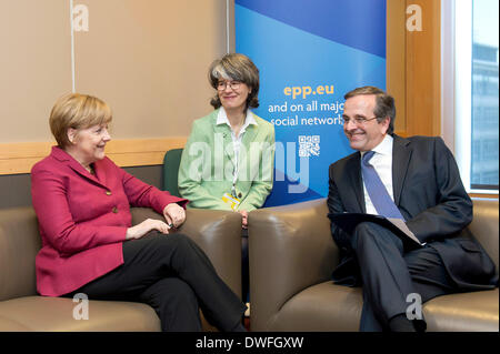 Document - un document du gouvernement en date du 07 mars 2014 La photo montre la chancelière allemande Angela Merkel (L) rencontre avec le Premier Ministre grec Antonis Samaras (R) au cours du congrès du parti à Dublin, Irlande. Le XXII Congrès du Parti Populaire Européen (PPE) a lieu à Dublin les 06 et 07 mars 2014. Photo : GUIDO BERGMANN/dpa //document/de crédit obligatoire pour un usage éditorial uniquement/PAS DE VENTES Banque D'Images