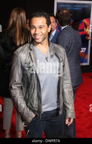 Los Angeles, USA. 08Th Mar, 2014. Corbin Bleu acteur assiste à la première de Besoin de vitesse au théâtre chinois de Grauman à Los Angeles, USA, 06 mars 2014. Photo : Hubert Boesl - PAS DE SERVICE DE FIL/dpa/Alamy Live News Banque D'Images