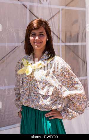 Fille habillé en tenue traditionnelle. Îles Canaries Lanzarote Banque D'Images