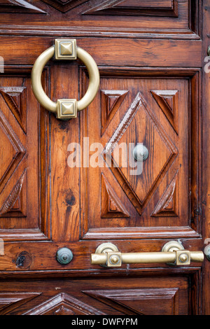 Porte en bois lourd et lourd heurtoir La Palma Island Banque D'Images