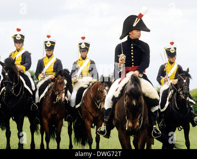 12e régiment de dragons légers avec sabre dessiné, ch. 1815, reconstitution historique de l'armée britannique soldat de cavalerie l'uniforme des soldats uniforme sabre chevaux England UK Banque D'Images