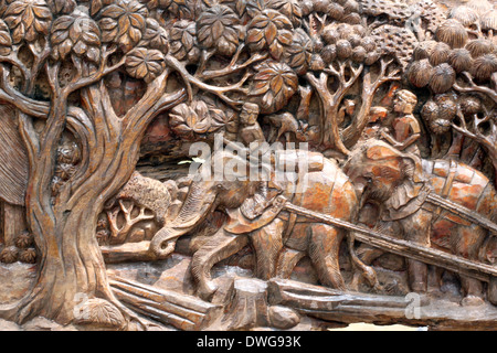 À partir de bois sculpté de motifs d'éléphant. Banque D'Images