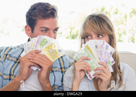 Close-up of a young couple holding euro note Banque D'Images