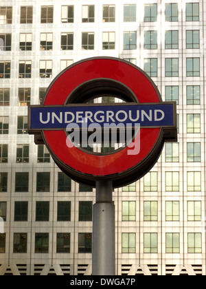 Signe de métro de Canary Wharf Banque D'Images