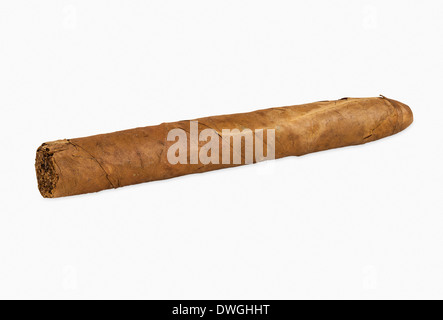 Cigare cubain isolé sur fond blanc avec clipping path Banque D'Images