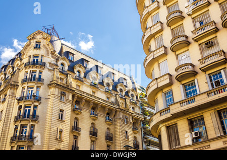 Belle architecture de style français dans le quartier de Recoleta de Buenos Aires, Argentine Banque D'Images