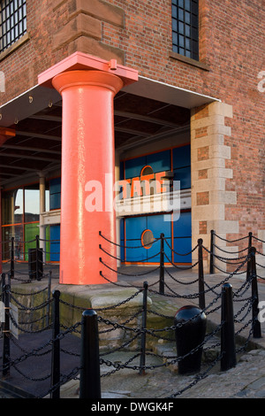 La Tate Modern Art Gallery à l'Albert Dock de Liverpool complexe dans le nord-ouest de l'Angleterre Banque D'Images