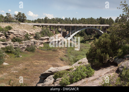 L'autoroute 83 pont sur Castlewood canyon au Colorado Banque D'Images