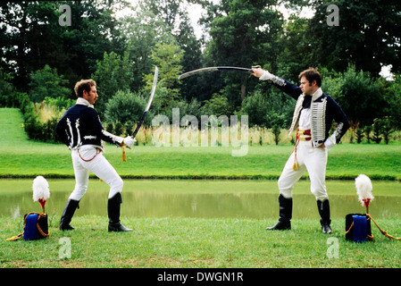 Période de Régence anglaise duellistes, 1815 duel avec sabres, Hussar britannique officier hussards uniformes uniforme militaire officiers reconstitution historique au début du 19ème siècle en Angleterre Royaume-uni soldats soldat Banque D'Images