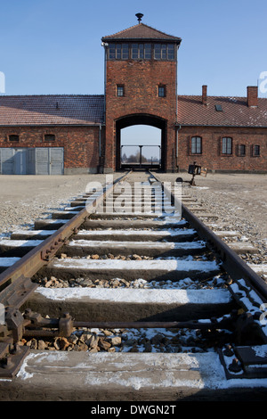 Entrée d'Auschwitz II-Birkenau camp d'extermination nazi en Pologne Banque D'Images