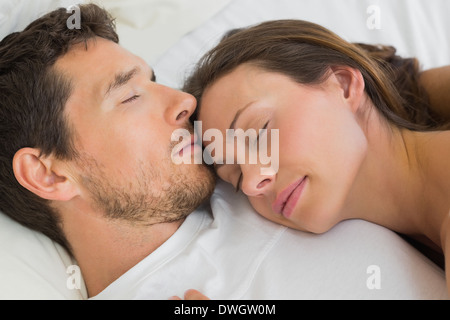 Ambiance couple together in bed Banque D'Images