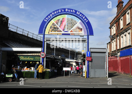 Une vue de l'entrée de Shepherd's Bush market, London, UK Banque D'Images