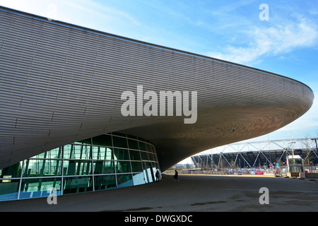 L'entrée à la piscine olympique du centre aquatique de Londres a rouvert après le retrait du stade d'athlétisme principal temporaire et externe au-delà du Royaume-Uni Banque D'Images