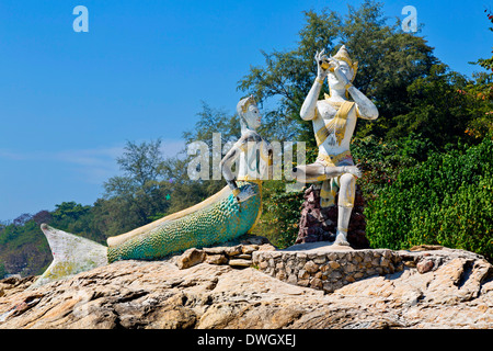 Statues sur Ao Hat Sai Kaew Beach sur l'Île de Ko Samet, Thaïlande Banque D'Images