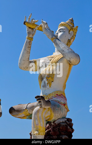 Statues sur Ao Hat Sai Kaew Beach sur l'Île de Ko Samet, Thaïlande Banque D'Images