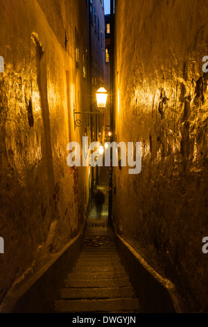 Mårten Trotzigs gränd, ('Mårten Trotzig Alley'), la rue la plus étroite à Stockholm, en Suède. Trouvé dans la vieille ville, Gamla Stan. Banque D'Images