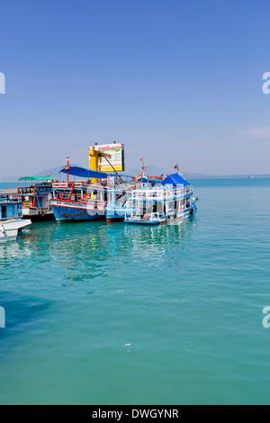 Partent à Nadan jetée sur l'Île de Ko Samet, Thaïlande Banque D'Images