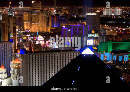 Le Strip de Las Vegas vue depuis le restaurant au sommet de l'hôtel mélange au Mandalay Bay, Nevada, USA Banque D'Images