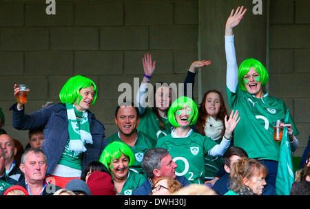 Dublin, Irlande. 05Th Mar, 2014. Certains fans irlandais profiter de la partie lors de la RBS 6 Nations match entre l'Irlande et l'Italie, à l'Aviva Stadium de Dublin : Action Crédit Plus Sport/Alamy Live News Banque D'Images