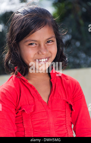 1 Les enfants indiens debout à la maison Banque D'Images