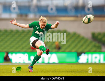 Dublin, Irlande. 05Th Mar, 2014. Niamh Briggs (Irlande) convertit une essayer pendant le match des 6 Nations entre l'Irlande et l'Italie, à l'Aviva Stadium de Dublin : Action Crédit Plus Sport/Alamy Live News Banque D'Images